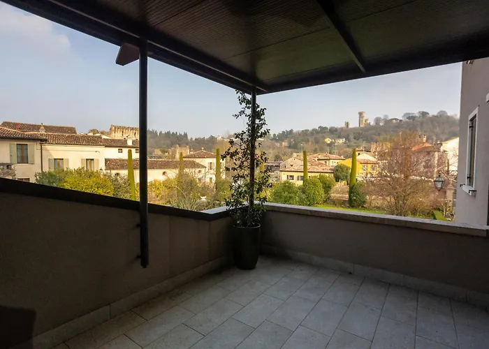Hotel con piscina: Relais Borghetto